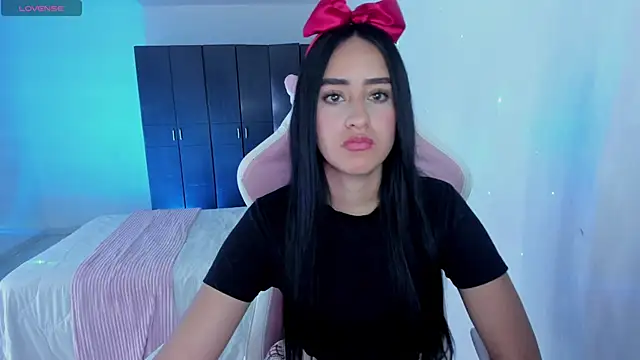 Snapshot of Tinylottie chatting on March 21, 1:43 am Tinylottie online show from March 21, 1:43 am