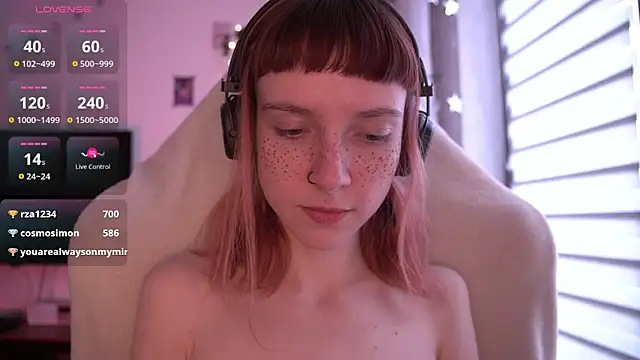 juliapie online show from December 8, 8:20 am