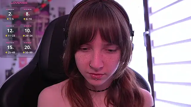 Snapshot of juliapie chatting on March 24, 10:20 am juliapie online show from March 24, 10:20 am