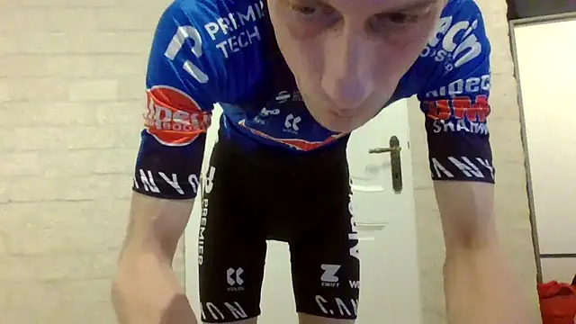 Snapshot of sportslet1 chatting on April 14, 9:32 pm sportslet1 online show from April 14, 9:32 pm