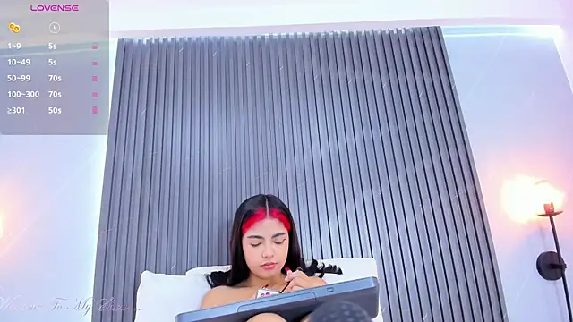 Snapshot of stephany_roses_ chatting on December 29, 1:17 pm stephany roses online show from December 29, 1:17 pm
