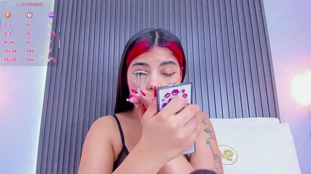 Snapshot of stephany_roses_ chatting on February 24, 7:52 pm stephany roses online show from February 24, 7:52 pm