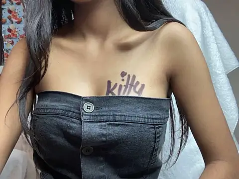 Snapshot of Kayzza_5 chatting on January 11, 9:57 am Kayzza 5 online show from January 11, 9:57 am