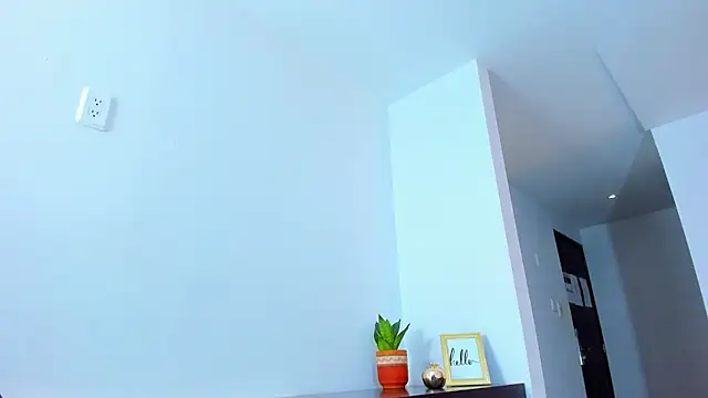 NathalyDaniels online show from February 28, 11:47 am