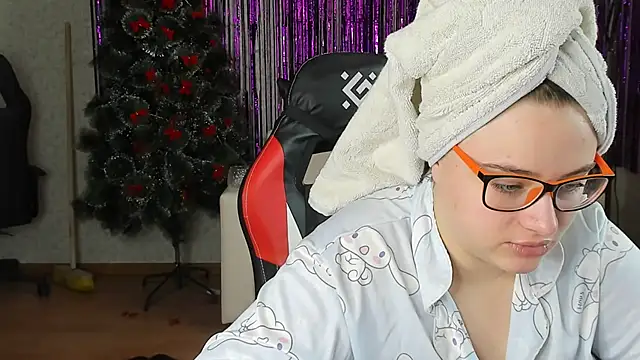 Snapshot of Seductive_She_Wolf chatting on February 5, 11:02 am Seductive She Wolf online show from February 5, 11:02 am