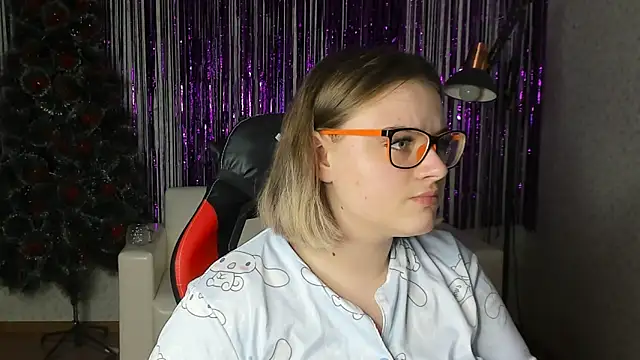 Snapshot of Seductive_She_Wolf chatting on February 5, 3:42 pm Seductive She Wolf online show from February 5, 3:42 pm