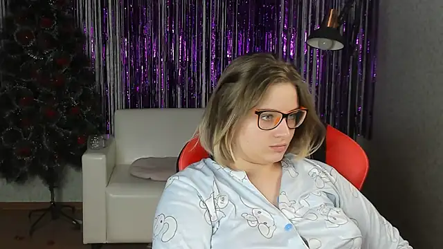 Snapshot of Seductive_She_Wolf chatting on February 5, 6:48 pm Seductive She Wolf online show from February 5, 6:48 pm