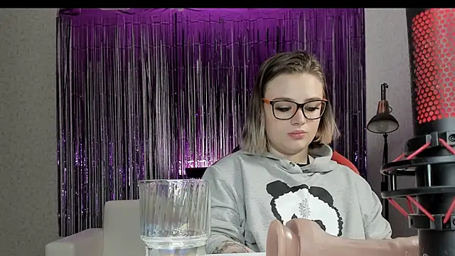 Snapshot of Seductive_She_Wolf chatting on February 12, 5:15 am Seductive She Wolf online show from February 12, 5:15 am