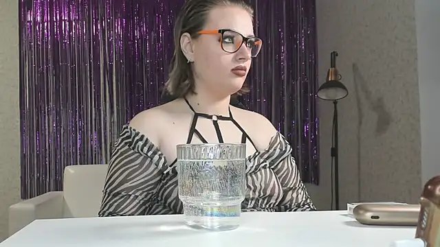 Snapshot of Seductive_She_Wolf chatting on February 14, 2:39 am Seductive She Wolf online show from February 14, 2:39 am