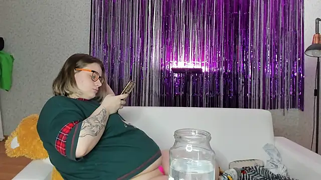 Snapshot of Seductive_She_Wolf chatting on February 16, 12:19 am Seductive She Wolf online show from February 16, 12:19 am