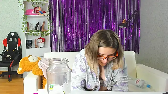 Snapshot of Seductive_She_Wolf chatting on February 24, 8:27 am Seductive She Wolf online show from February 24, 8:27 am