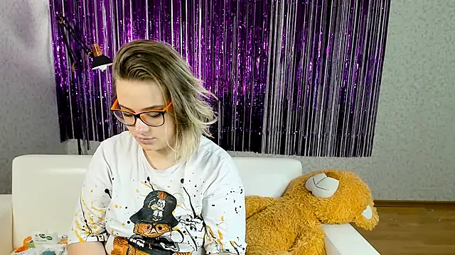 Snapshot of Seductive_She_Wolf chatting on March 1, 5:31 am Seductive She Wolf online show from March 1, 5:31 am