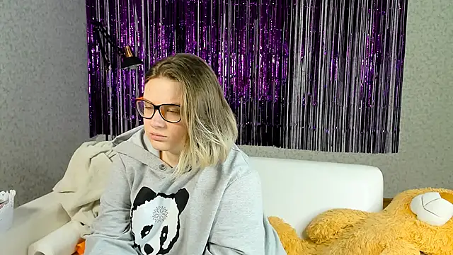 Snapshot of Seductive_She_Wolf chatting on March 2, 5:25 pm Seductive She Wolf online show from March 2, 5:25 pm