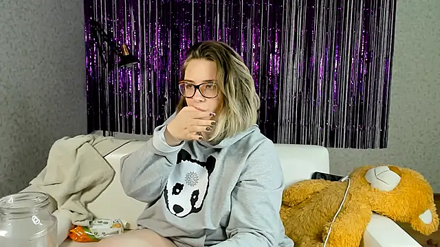 Snapshot of Seductive_She_Wolf chatting on March 2, 8:29 pm Seductive She Wolf online show from March 2, 8:29 pm