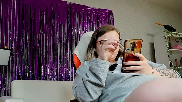 Snapshot of Seductive_She_Wolf chatting on March 8, 4:17 pm Seductive She Wolf online show from March 8, 4:17 pm