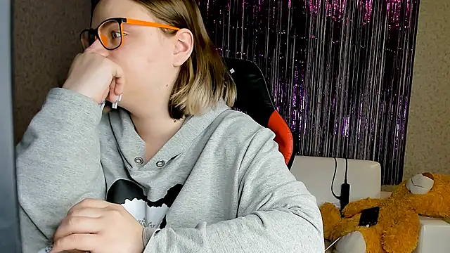 Snapshot of Seductive_She_Wolf chatting on March 11, 5:57 pm Seductive She Wolf online show from March 11, 5:57 pm