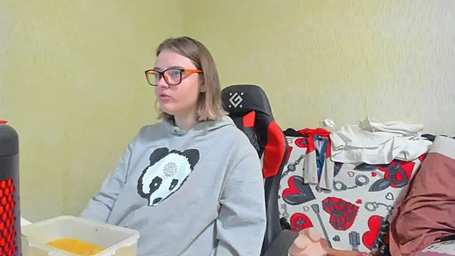 Snapshot of Seductive_She_Wolf chatting on March 14, 7:01 pm Seductive She Wolf online show from March 14, 7:01 pm