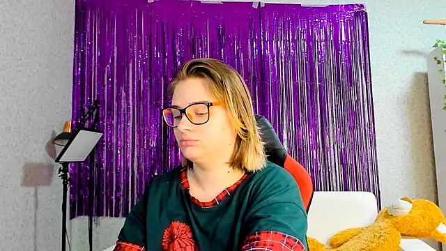 Snapshot of Seductive_She_Wolf chatting on March 15, 10:00 pm Seductive She Wolf online show from March 15, 10:00 pm