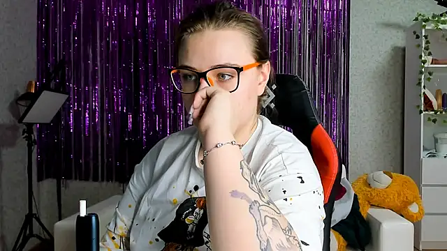 Snapshot of Seductive_She_Wolf chatting on March 18, 12:58 pm Seductive She Wolf online show from March 18, 12:58 pm