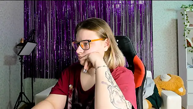 Snapshot of Seductive_She_Wolf chatting on March 20, 12:19 am Seductive She Wolf online show from March 20, 12:19 am