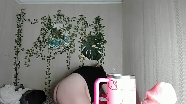 Snapshot of Seductive_She_Wolf chatting on September 9, 5:23 pm Seductive She Wolf online show from September 9, 5:23 pm