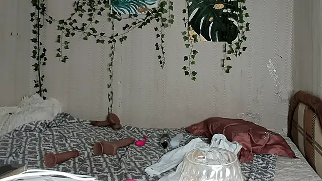 Snapshot of Seductive_She_Wolf chatting on September 11, 9:53 am Seductive She Wolf online show from September 11, 9:53 am