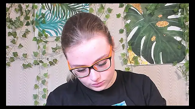 Snapshot of Seductive_She_Wolf chatting on September 27, 8:25 pm Seductive She Wolf online show from September 27, 8:25 pm