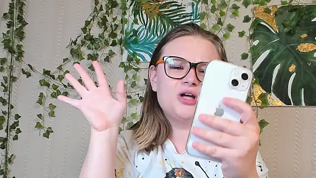 Snapshot of Seductive_She_Wolf chatting on September 29, 1:00 am Seductive She Wolf online show from September 29, 1:00 am