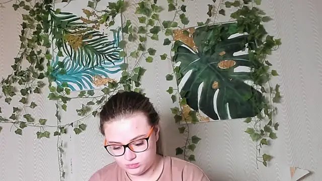 Snapshot of Seductive_She_Wolf chatting on October 6, 4:48 pm Seductive She Wolf online show from October 6, 4:48 pm