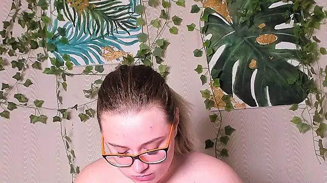 Snapshot of Seductive_She_Wolf chatting on October 8, 2:31 am Seductive She Wolf online show from October 8, 2:31 am