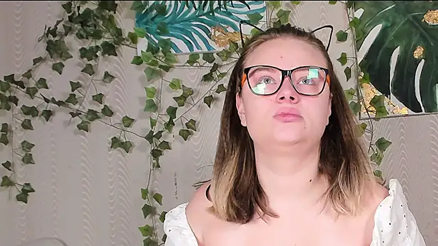 Snapshot of Seductive_She_Wolf chatting on October 17, 8:06 am Seductive She Wolf online show from October 17, 8:06 am