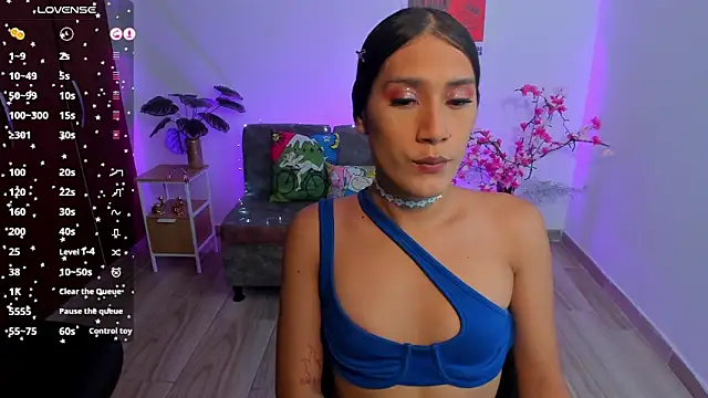 Snapshot of CamilaHarperr_ chatting on June 1, 12:12 am CamilaHarperr online show from June 1, 12:12 am