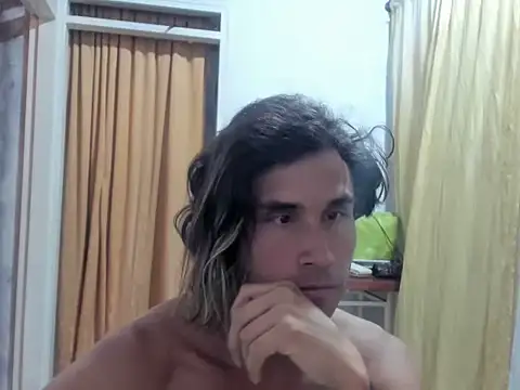 Snapshot of SophiaLevis chatting on October 5, 3:38 am SophiaLevis online show from October 5, 3:38 am