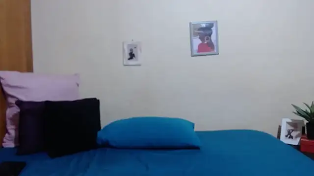 HotCurvyAssx38 online show from December 25, 6:31 am