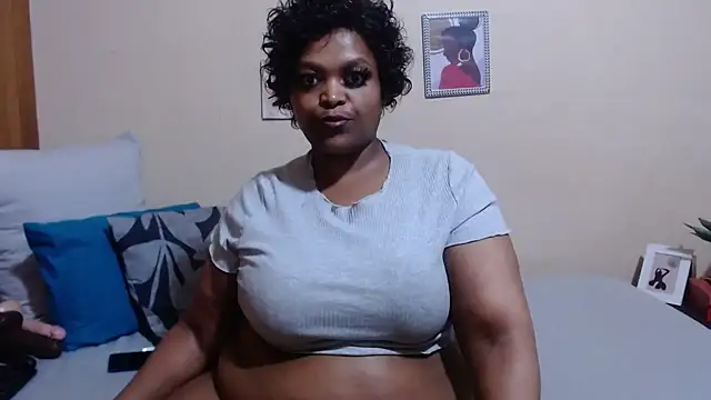 HotCurvyAssx38 online show from January 5, 1:35 am