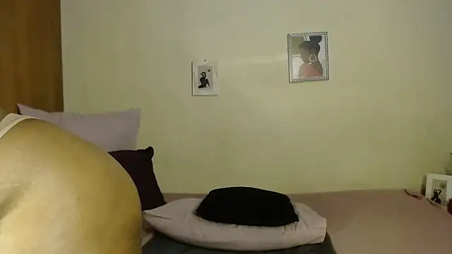 HotCurvyAssx38 online show from January 23, 3:37 am
