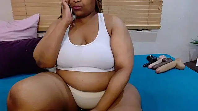 HotCurvyAssx38 online show from September 22, 7:54 am