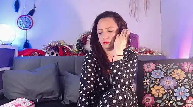 Snapshot of catalinamommyx chatting on December 16, 10:18 am catalinamommyx online show from December 16, 10:18 am