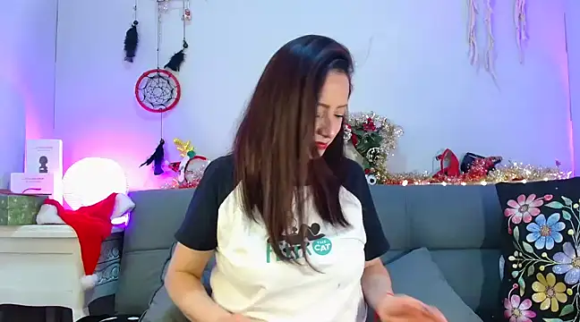Snapshot of catalinamommyx chatting on December 21, 4:09 am catalinamommyx online show from December 21, 4:09 am
