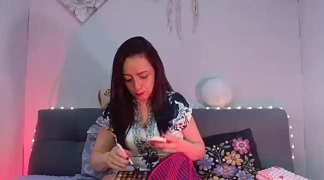 Snapshot of catalinamommyx chatting on February 14, 6:23 am catalinamommyx online show from February 14, 6:23 am
