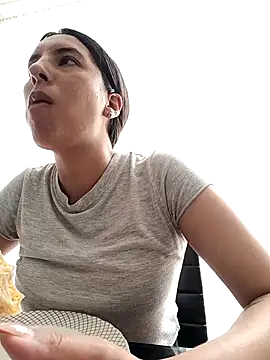 Bonny Klote online show from October 15, 2:06 pm