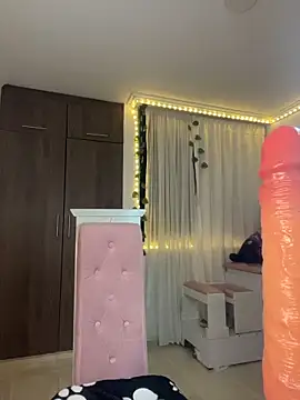 Snapshot of lina_pink chatting on February 26, 3:05 am lina pink online show from February 26, 3:05 am