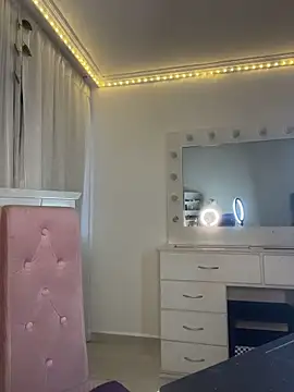 Snapshot of lina_pink chatting on March 3, 10:15 pm lina pink online show from March 3, 10:15 pm