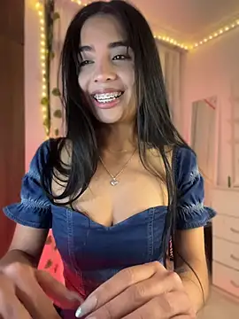 Snapshot of lina_pink chatting on April 17, 1:08 am lina pink online show from April 17, 1:08 am