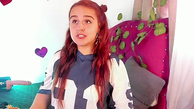 Snapshot of evy_orange1 chatting on February 25, 7:14 pm evy orange1 online show from February 25, 7:14 pm