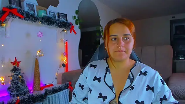 Snapshot of evy_orange1 chatting on December 14, 4:18 am evy orange1 online show from December 14, 4:18 am