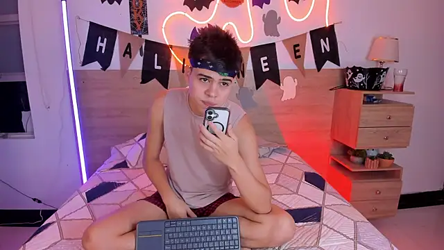 justinbiler online show from October 27, 1:59 pm