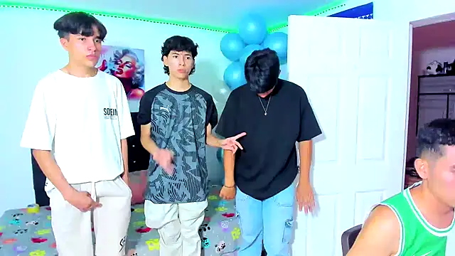 Alexander and Xiao online show from March 15, 9:49 pm