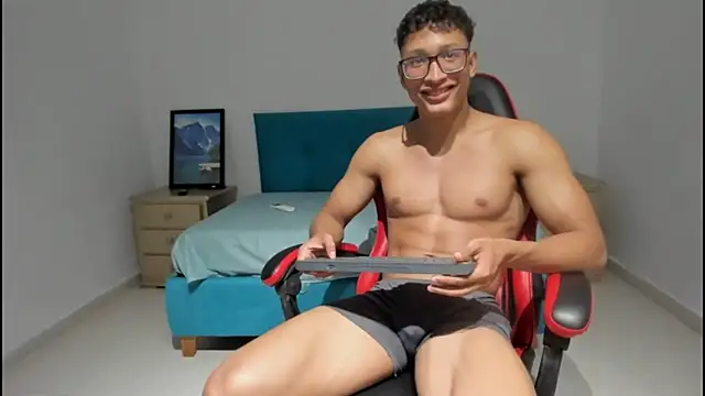 Snapshot of chriss_jones1 chatting on May 5, 8:55 am chriss jones1 online show from May 5, 8:55 am