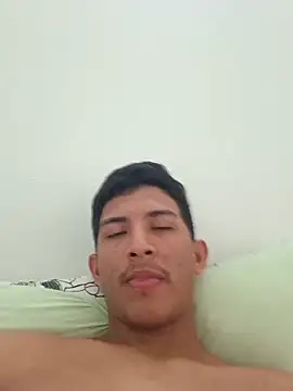 Snapshot of Guti_hazz chatting on October 30, 11:44 am Guti hazz online show from October 30, 11:44 am